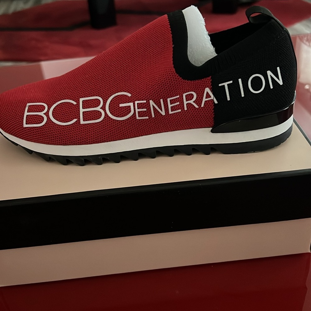 Very fashionable shoe never worn